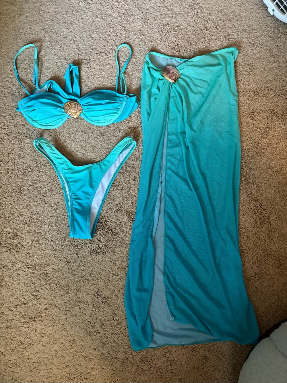 Pretty Little Thing Blue Ombré Gold Shells 3pc Set Bikini Top, Bottom, Skirt